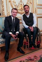 photo Le jeune patron qui a relié le Gers à Paris en fauteuil roulant reçu 45 mn par Emmanuel Macron